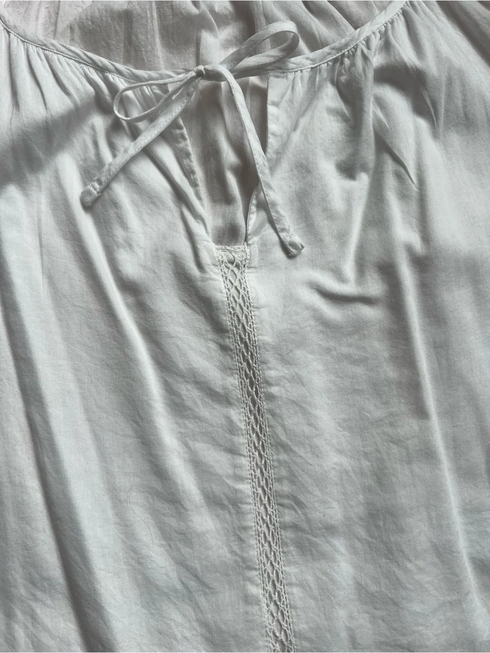 Abercrombie and Fitch Women’s White Peasant Blouse